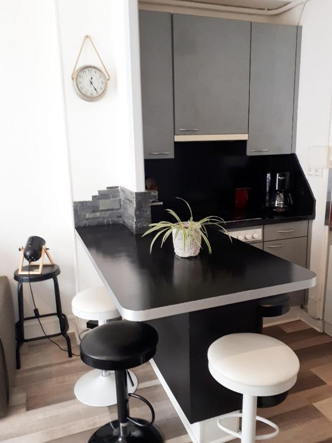 Apartment F3 Quartier Valrose , Proche De La Liberation !!